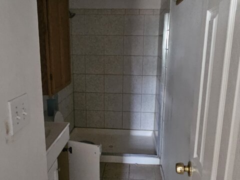 Prado Dr. Wholesale Bathroom 2