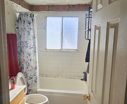 El Vereda Fountain CO Flip - Bathroom Shower