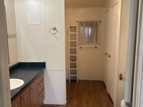 En Suite - Lots of Closets and storage