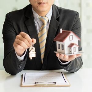 Difference Between Transaction Coordinator and Real Estate Assistant in Sunnyvale