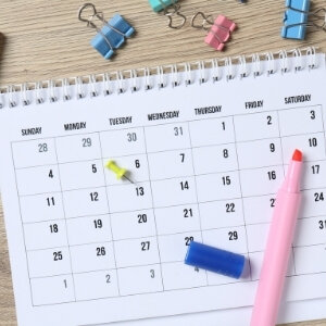 Calendar showing the three-business-day closing disclosure waiting period before closing