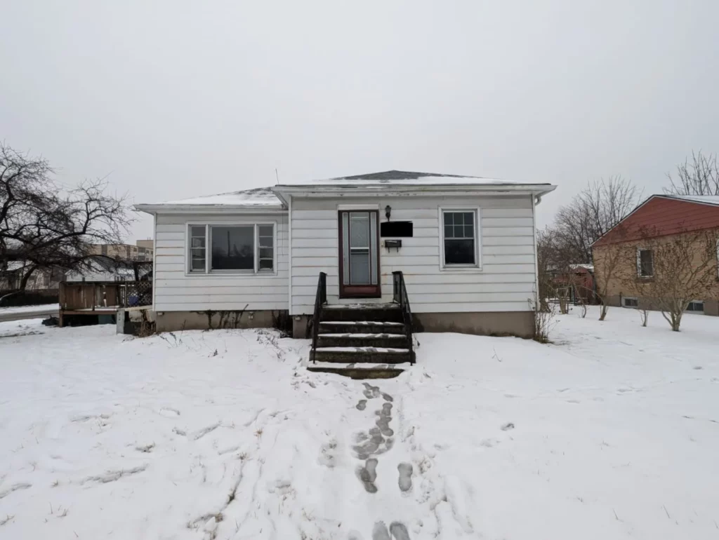 Exterior photo of a dated single-family home in Sarnia, Ontario, sold as-is for cash within 3 weeks despite needing major repairs.