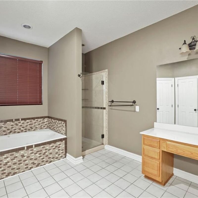bathroom-before-renovation-tub-tile-floor