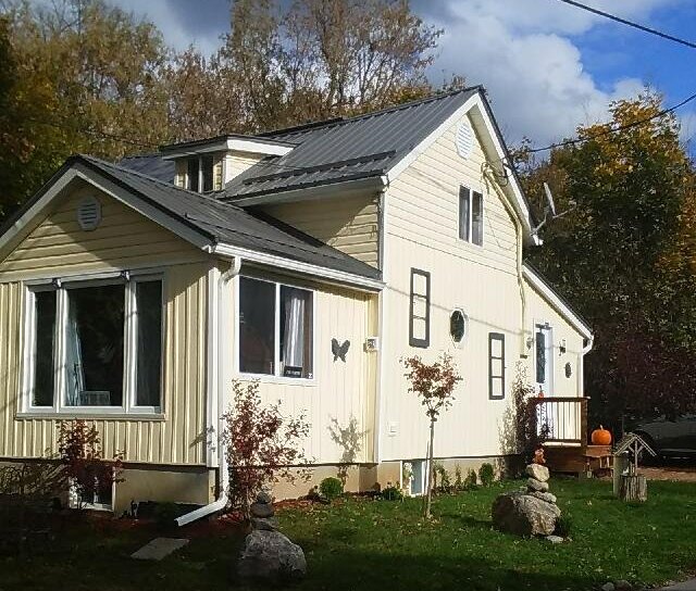 white siding home in Bancroft, ontario