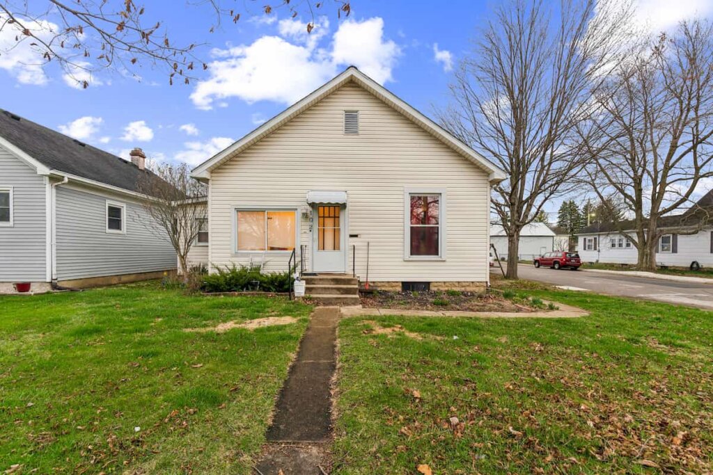 Sell a hoarder house in Reynoldsburg Ohio with no cleaning or repairs, local cash home buyers purchasing cluttered homes as-is for a fast and hassle-free sale in Reynoldsburg OH