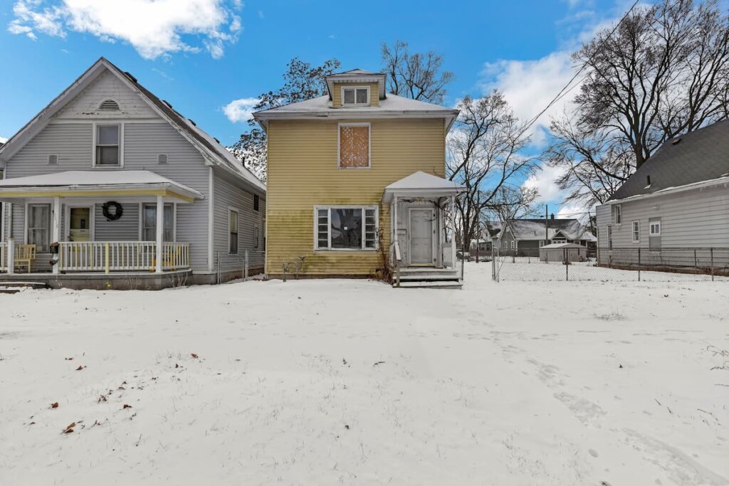 Sell a house with a lien in Reynoldsburg Ohio, homeowners dealing with tax liens or judgment liens exploring how to sell as-is to cash home buyers and close quickly in Reynoldsburg OH