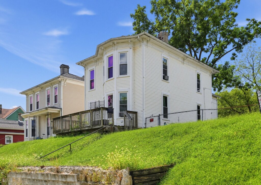 Single-family house in Canal Winchester Ohio that homeowners can sell fast as-is without repairs