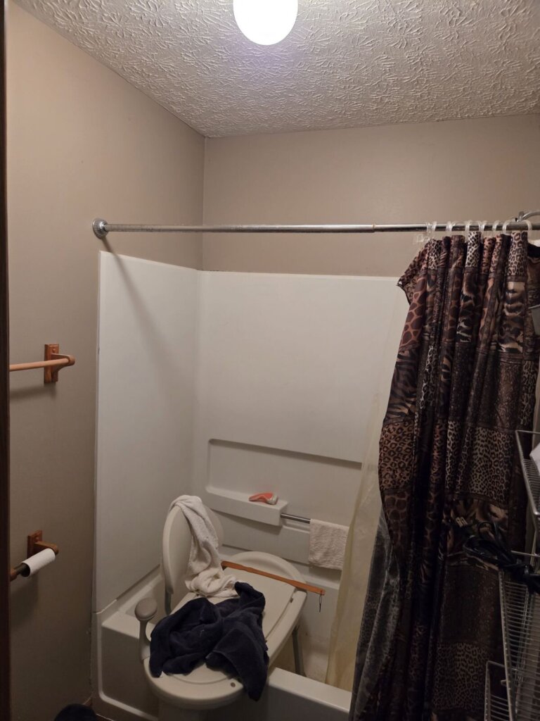 Own a vacant house in Lancaster Ohio? Learn how to avoid ongoing taxes, insurance, maintenance, and repairs while selling your empty property as-is.