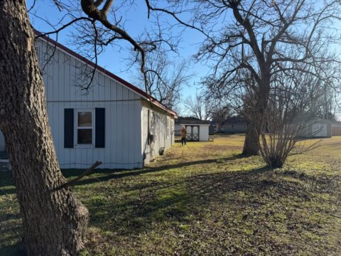 320 Kentucky Street - Side Yard of House