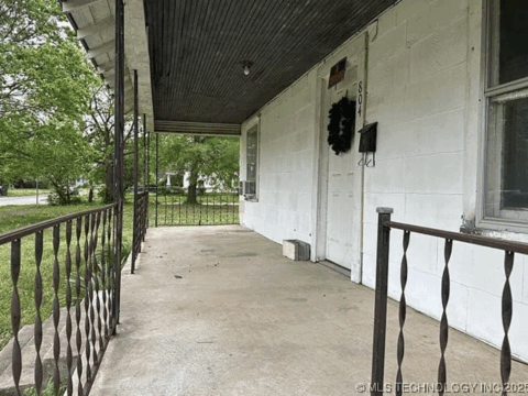 804 N Griffin Ave_porch