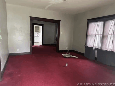 804 N Griffin Ave_living