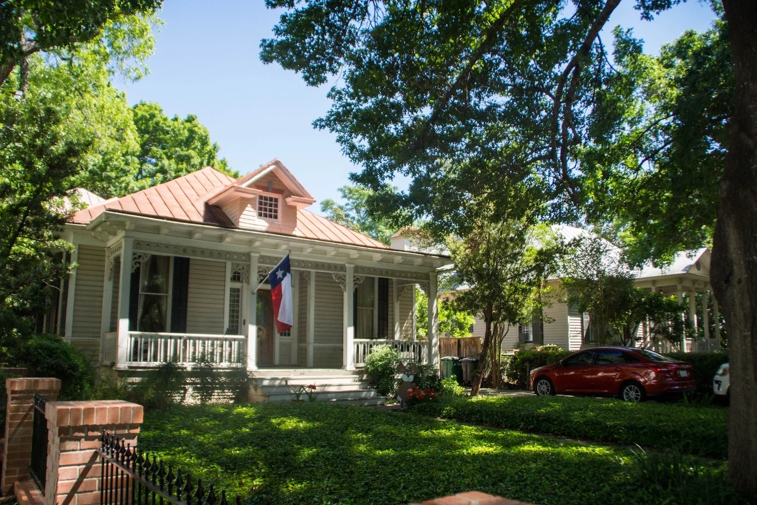 Front of a house in San Antonio, Texas with the Texas flag mounted off the front of the house