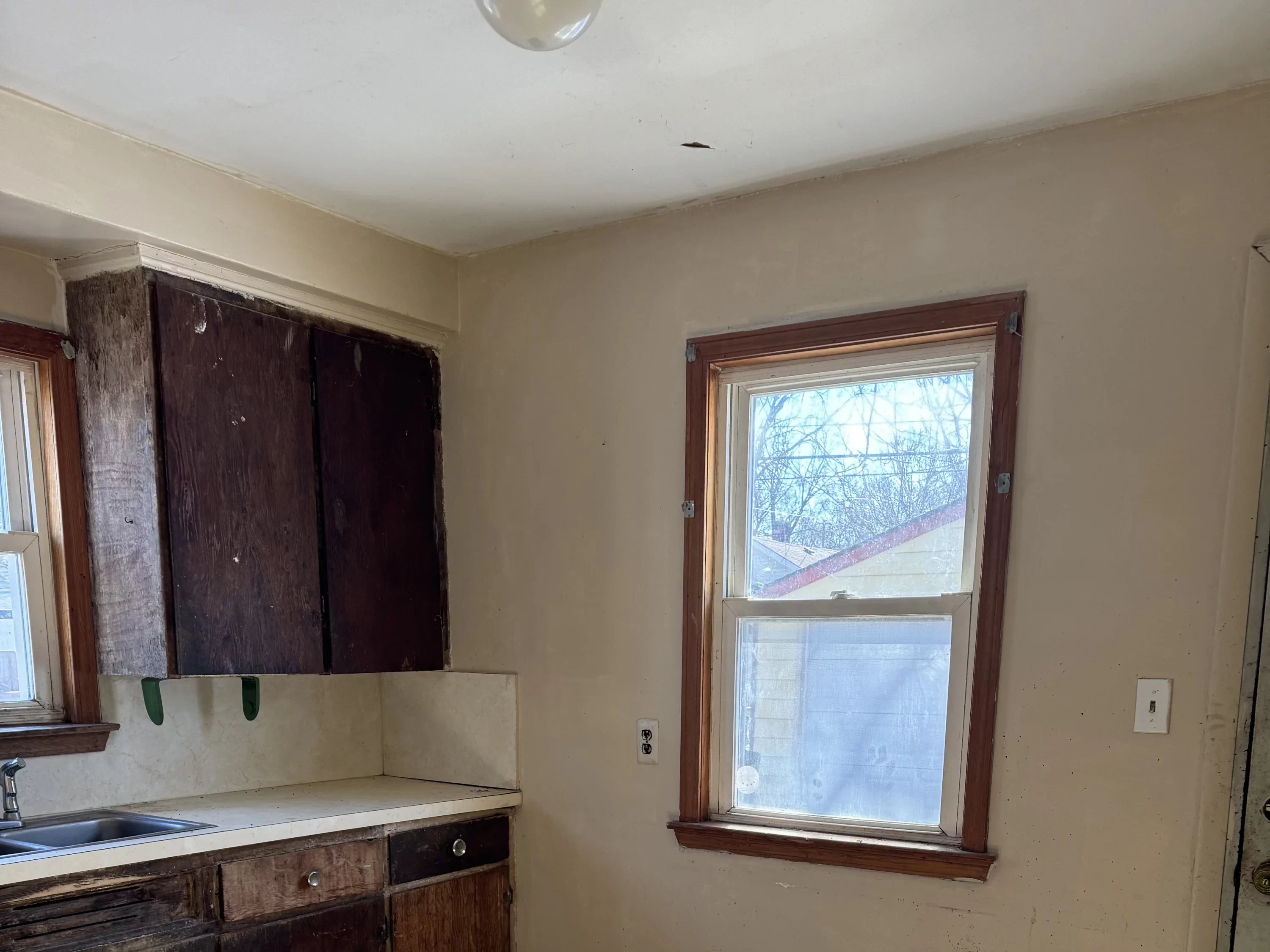 Before renovation kitchen project by Offer Now Michigan cash home buyers