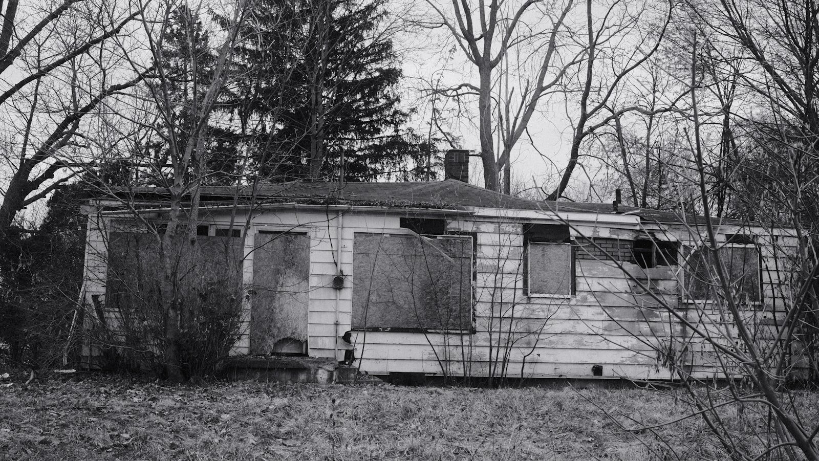Run-down house in Michigan winter