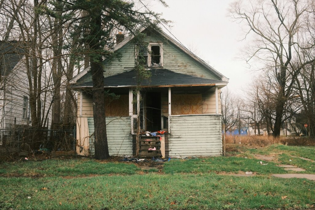 Vacant Michigan home with neglected yard