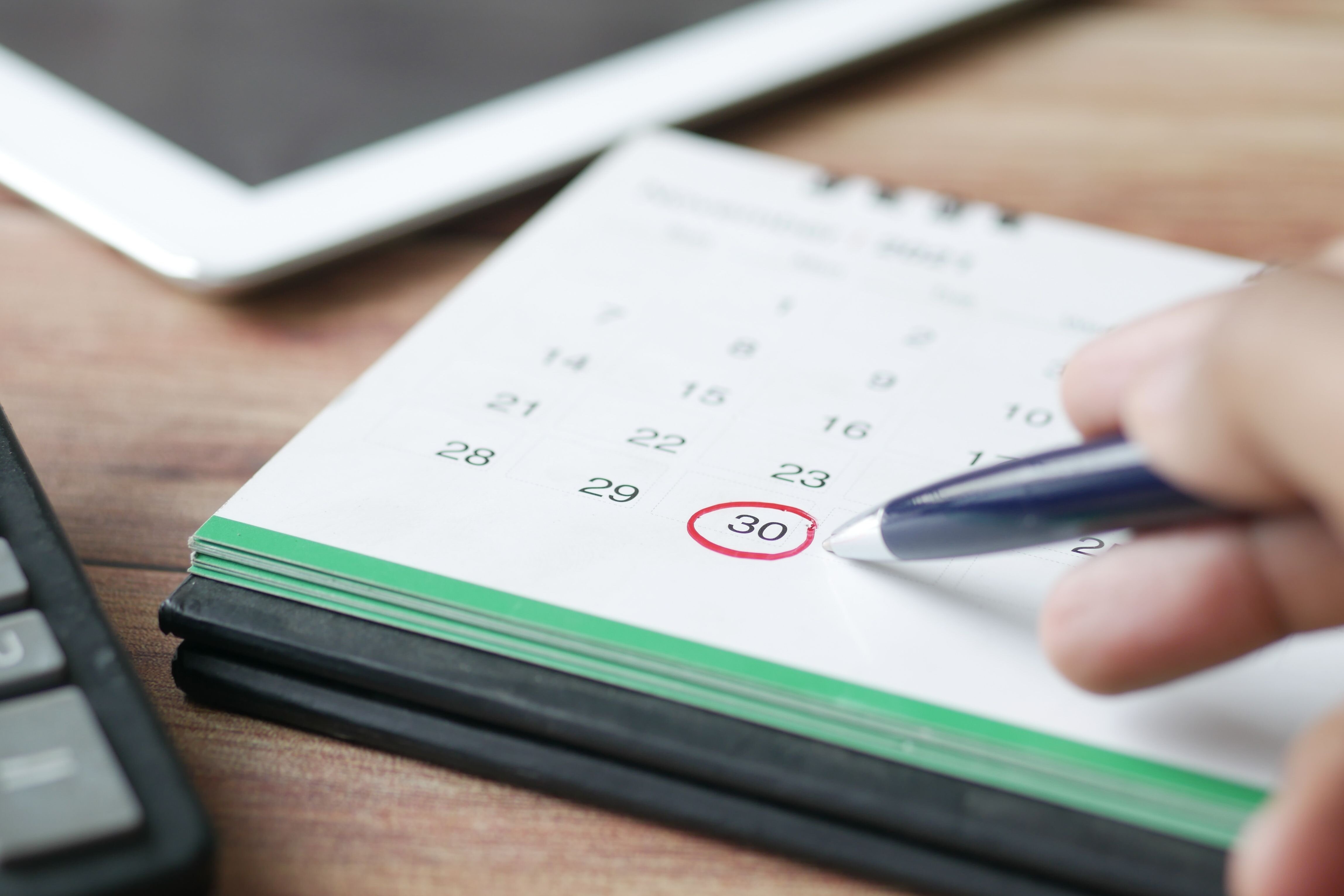 A calendar with a date circled, representing how fast a cash home sale can close