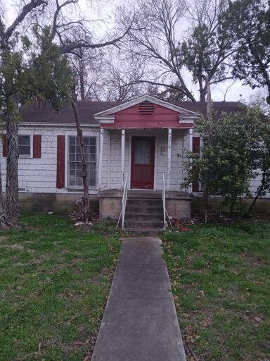 Moler-St-Dallas-house-in-bad-shape-we-purchased.