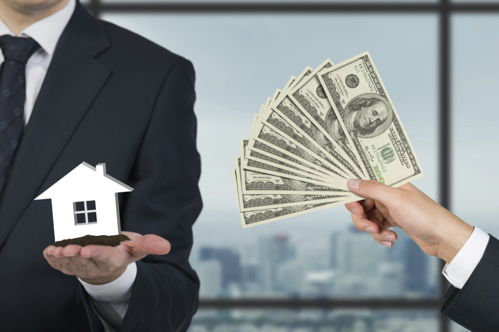 Cash offer vs traditional home listing comparison for Knoxville TN homeowners