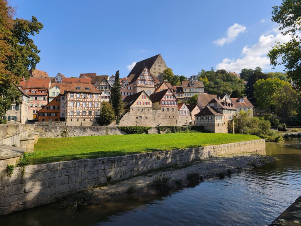 residential homes near water in Minnesota where we buy houses for cash