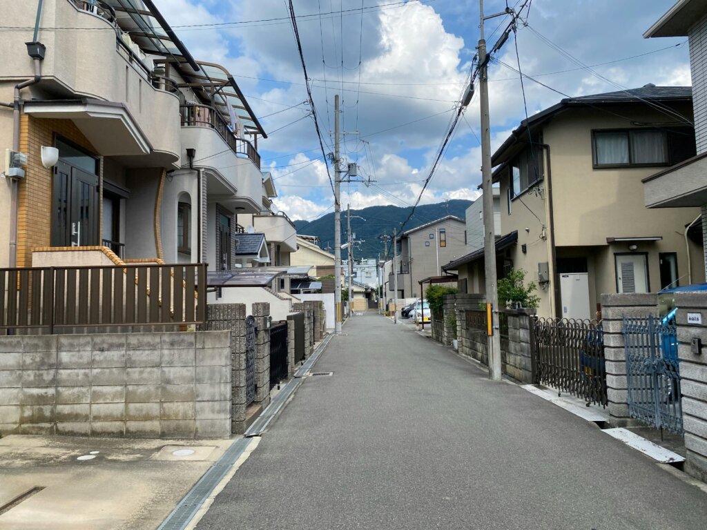 quiet residential street in Minnesota where homeowners sell houses quickly