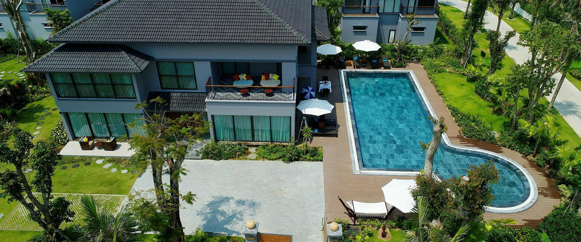 modern Minnesota house with pool representing fast home sale options