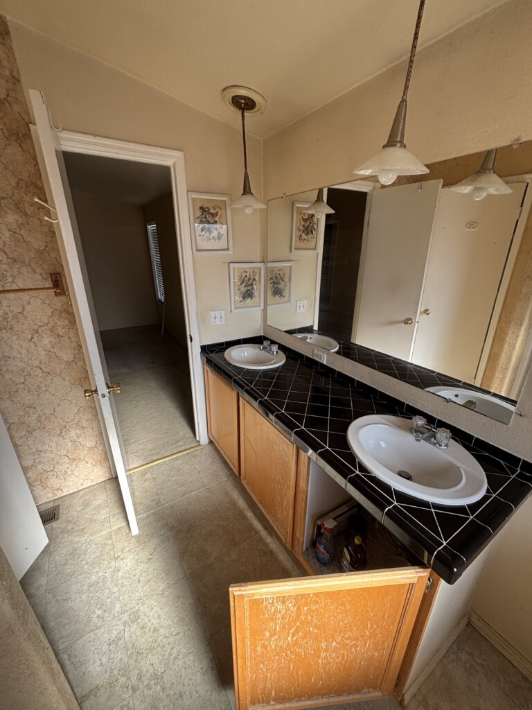 old bathroom in a mobile home in Vista CA