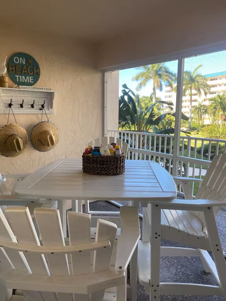Screened patio table with a tropical view
