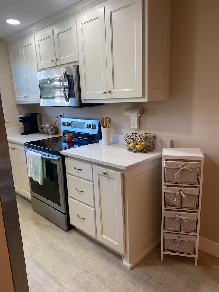 Kitchen range, microwave and coffee station