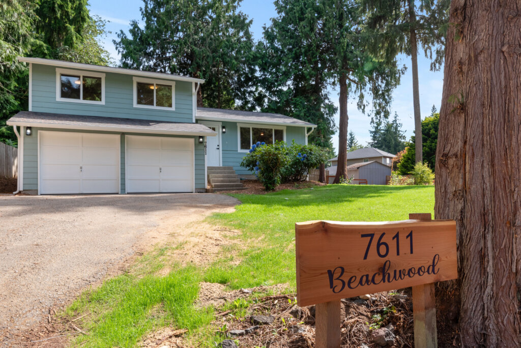 Santi Buys Houses buys homes like this one in Port Orchard, Washington