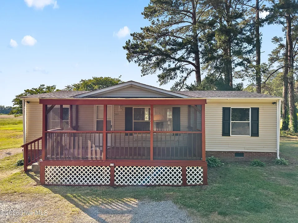 Mobile home with covered porch in Virginia and North Carolina
