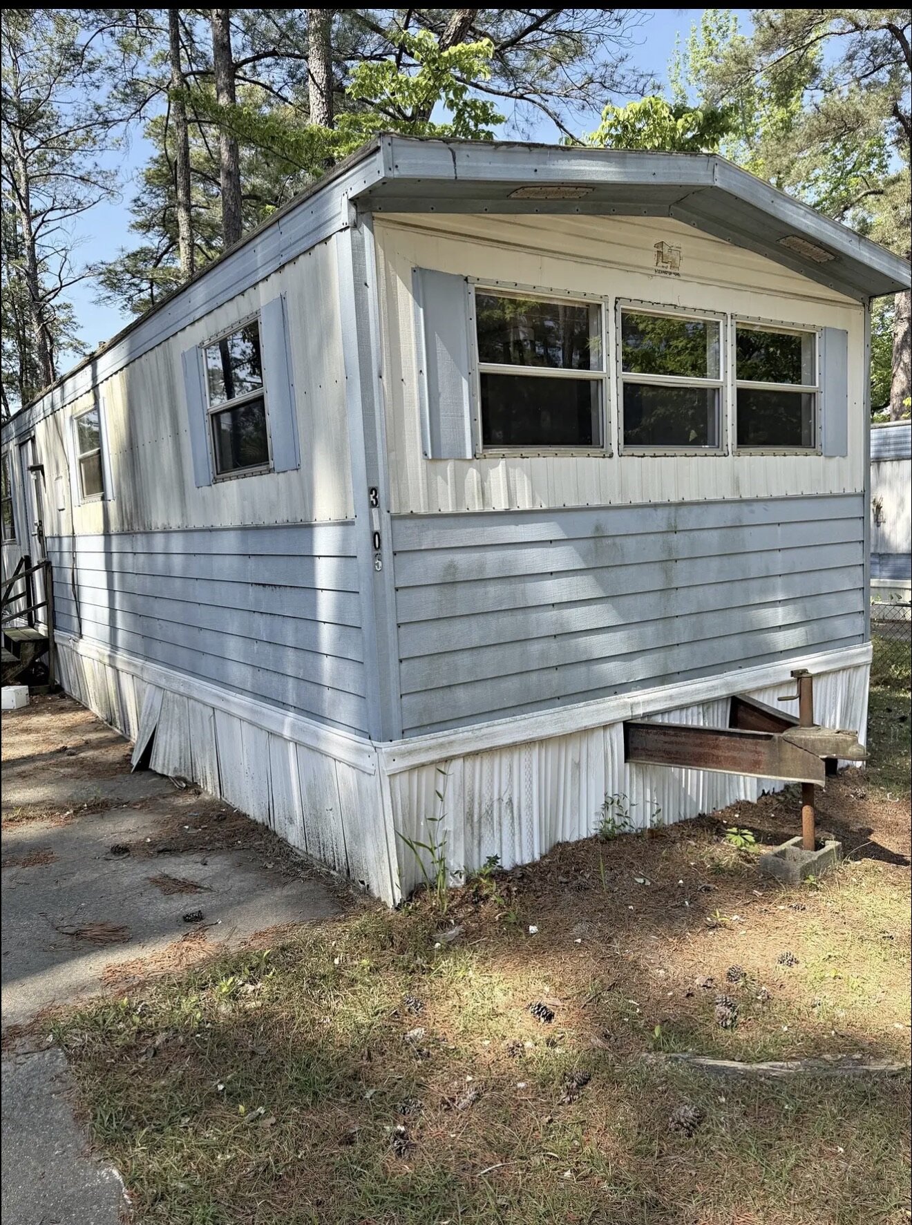 Mobile home needing repairs in Elizabeth City NC