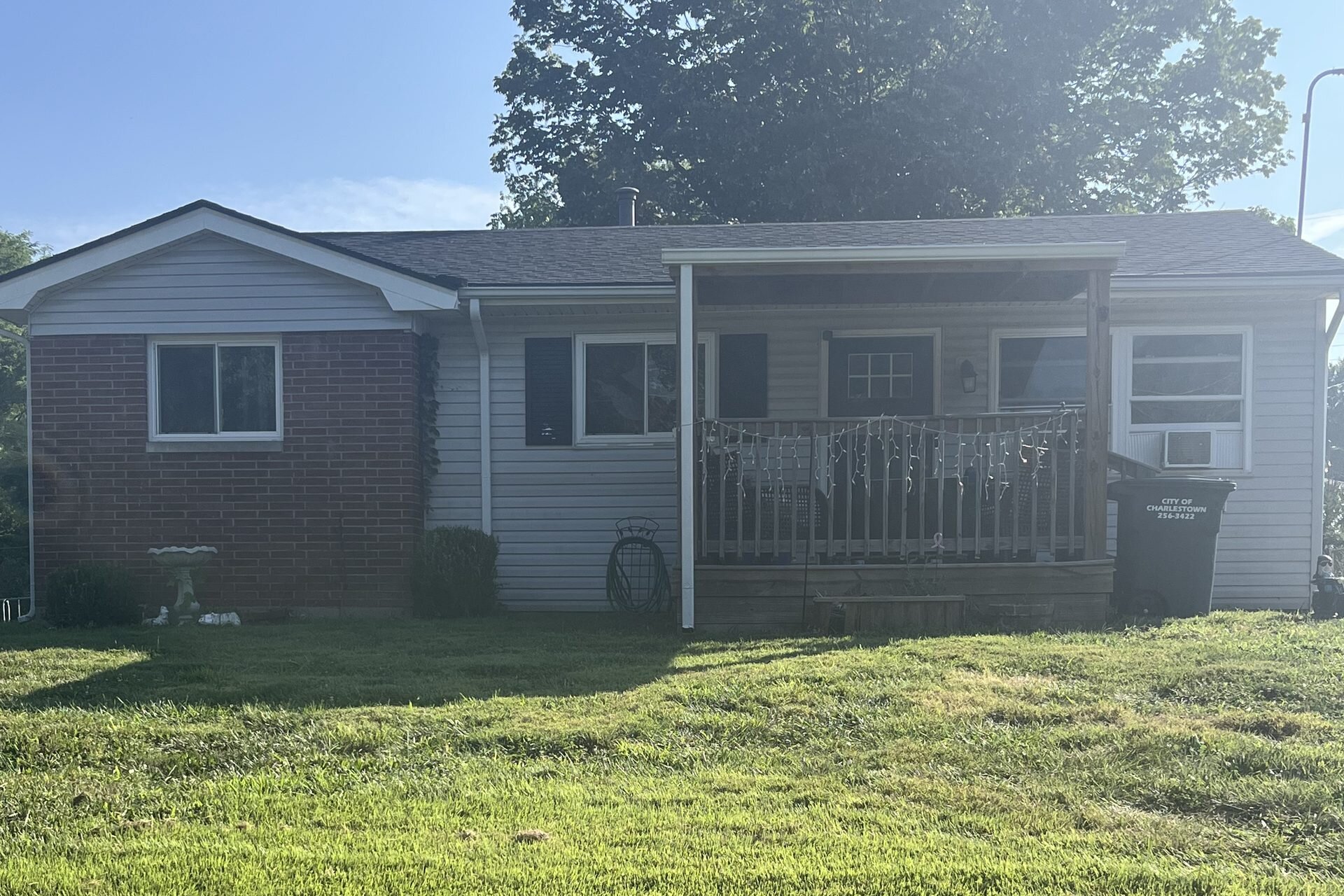 Brick ranch on Vienna Drive in Charlestown, Indiana purchased for cash by Howard Buys