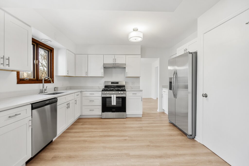 Renovated kitchen at the Longview Dr property in Antioch, IL after purchase by Greentown Home Buyers