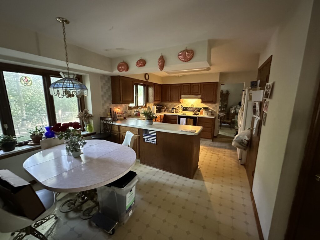 Kitchen interior of the Longview Dr home in Antioch, IL purchased by Greentown Home Buyers
