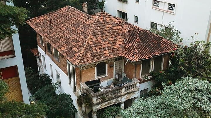 Casa antiga que precisa de reformas