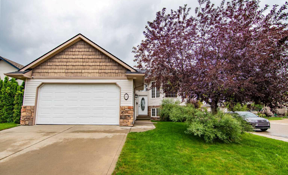 Family home with mature landscaping sold to a cash home buyer in Manitoba