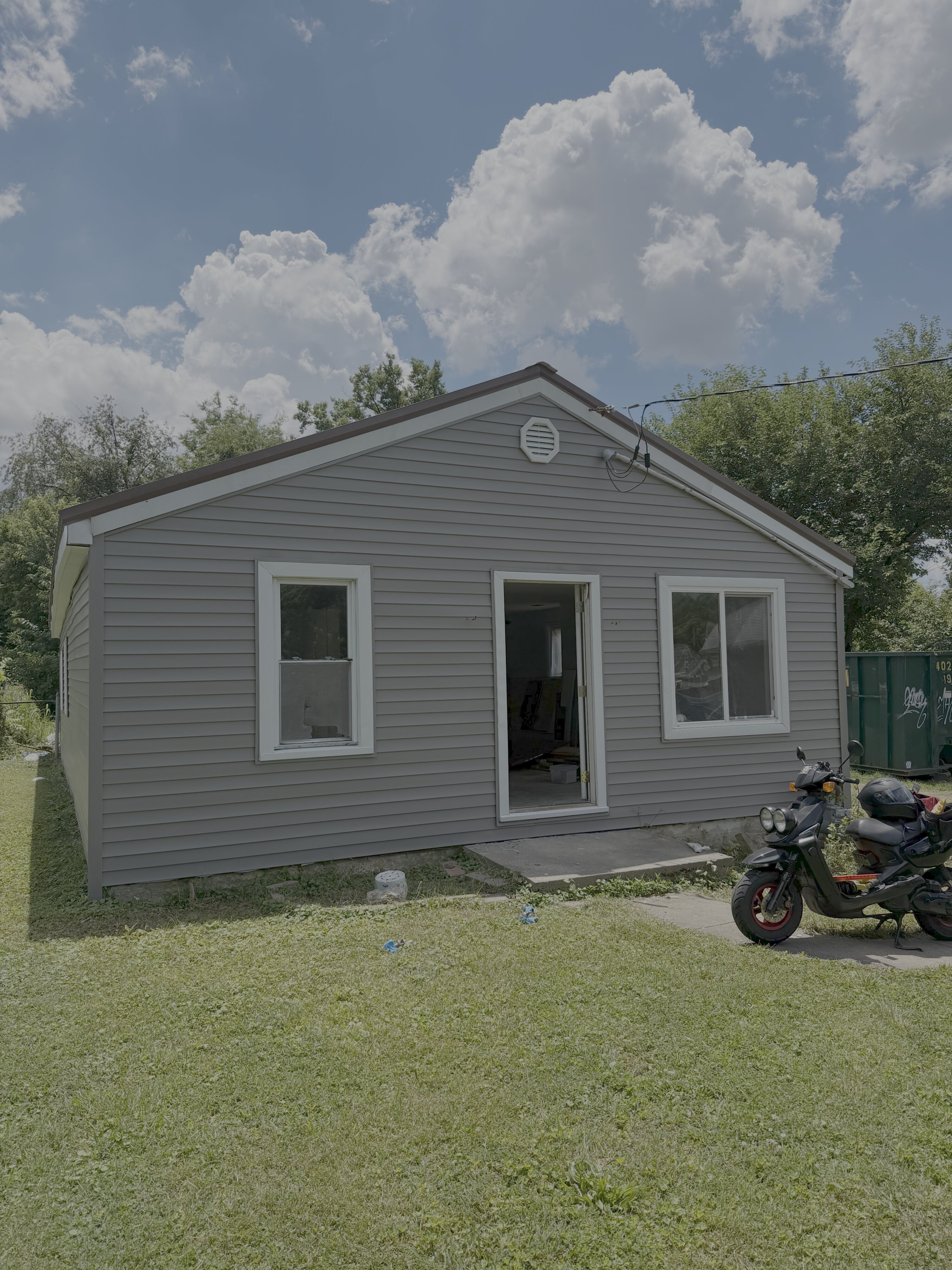 Kentuckiana Home Buyers buys homes like these in Louisville, Kentucky