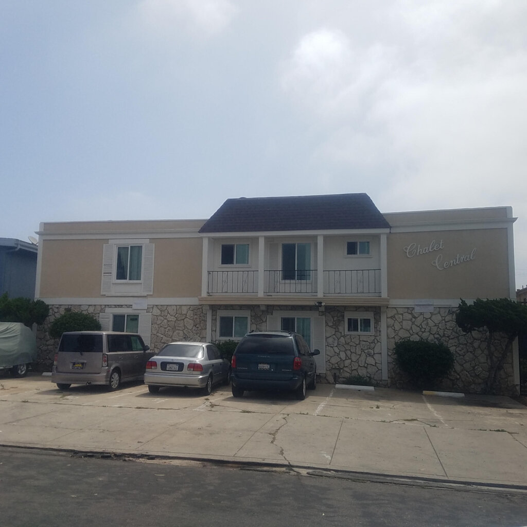 Apartment property in Azusa, California
