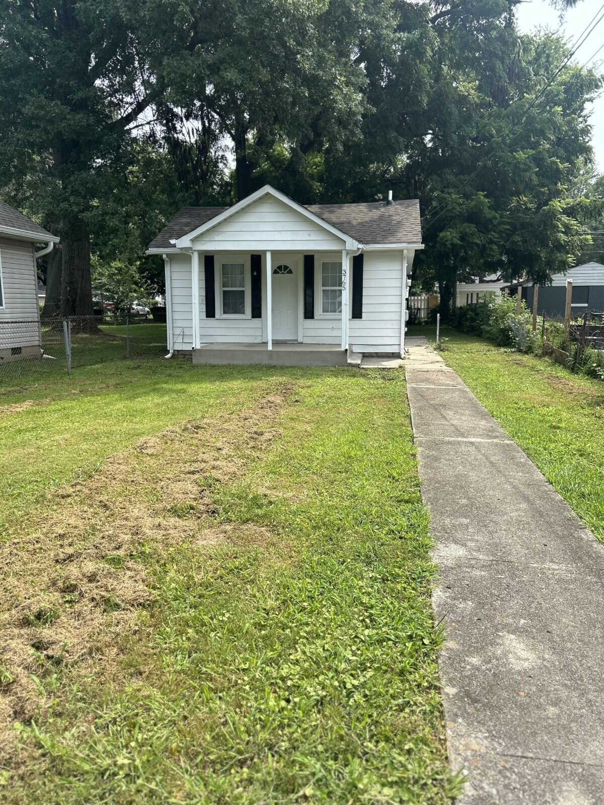 3765 Parthenia Avenue Louisville, KY 40215