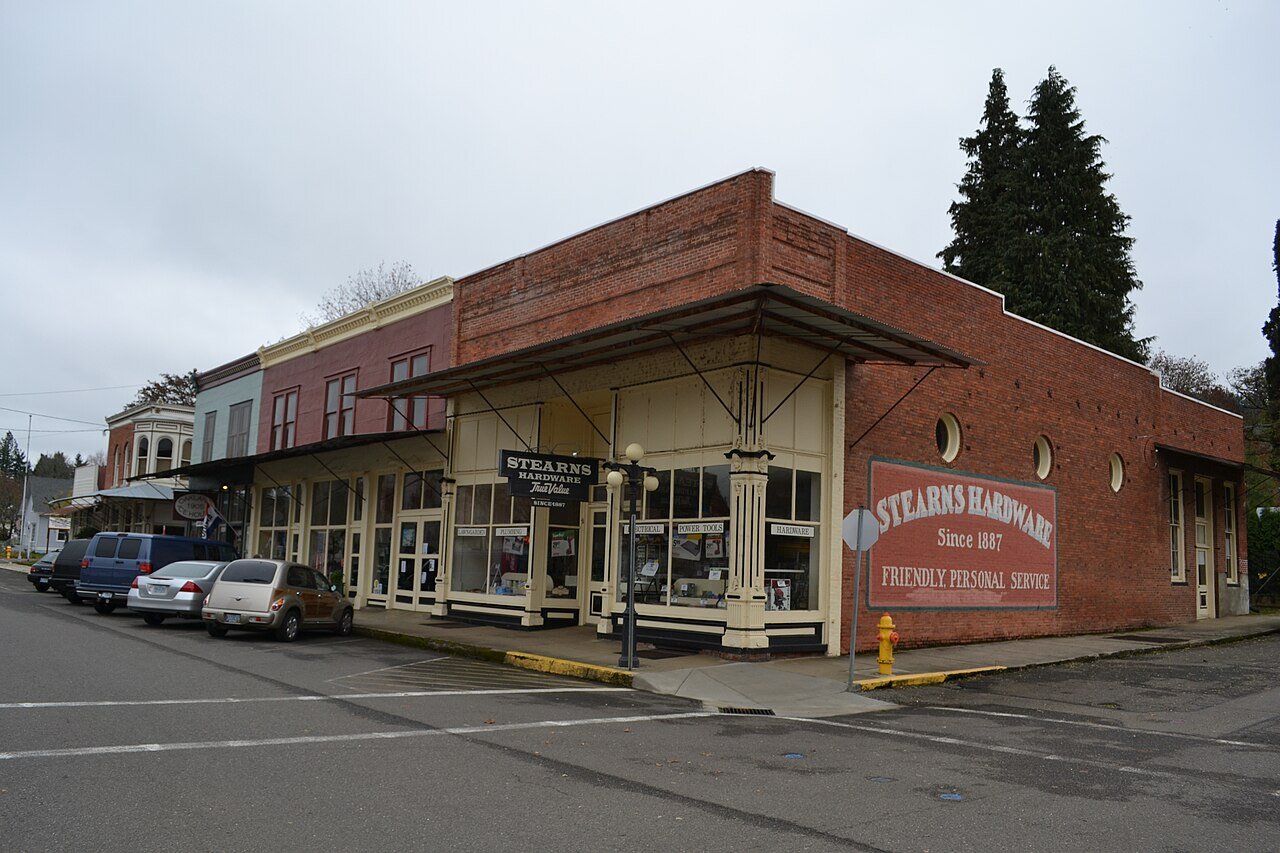 Stearns Hardware and neighboring shops in historic Oakland, Oregon