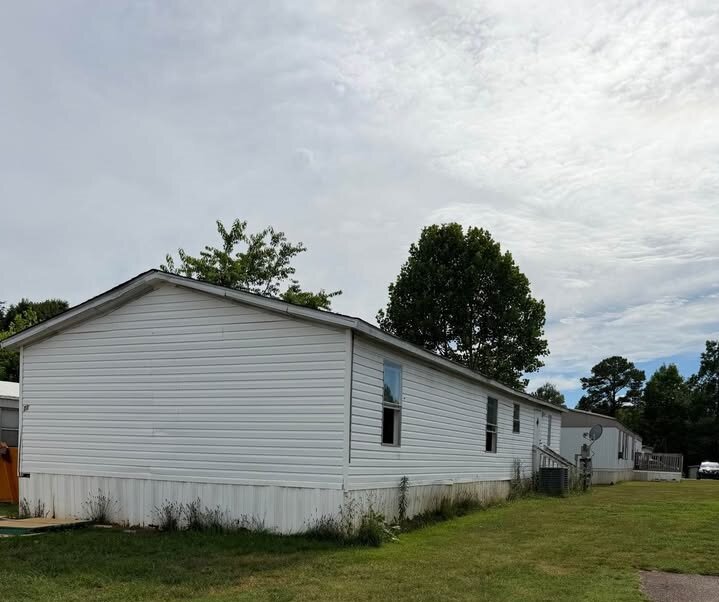 Four-bedroom mobile home for sale in Conover, North Carolina